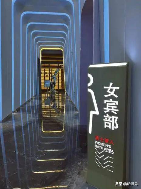 子误入女宾区洗浴中心赔偿解释pg电子入口女子裸身涂乳液男(图2)
