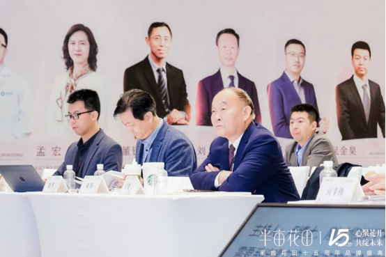 中国身体皮肤护理白皮书（2025）》开创护肤新篇pg电子试玩入口心聚花开15载 半亩花田发布《(图2)
