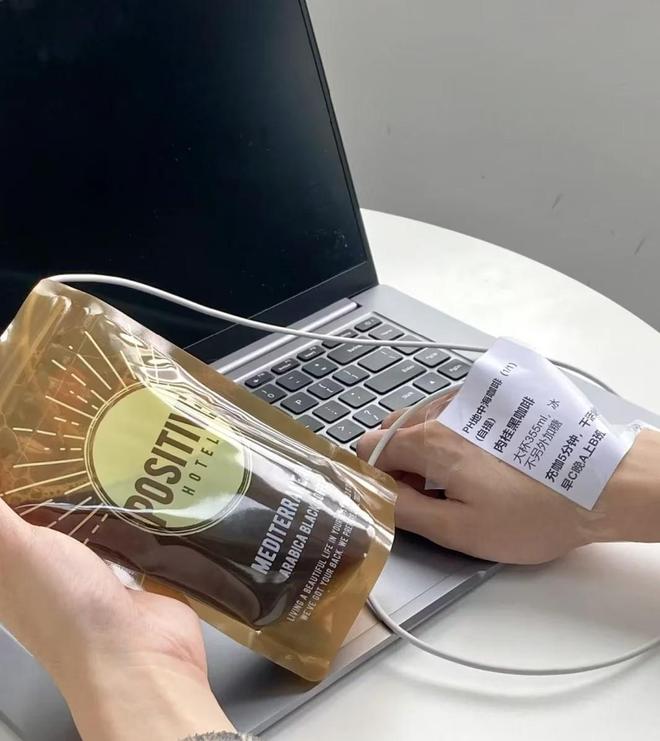 底摊牌了！老穷风成新时尚穷得从从容容pg电子免费模拟器不装了这届中产彻(图21)